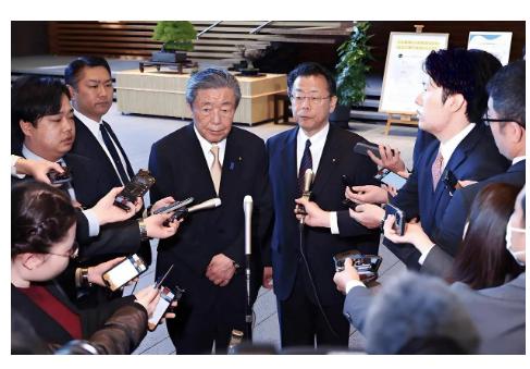 三大经济团体原定一月访华的计划延期消息一出，怎么看都不像是临时改行程那么简单。这