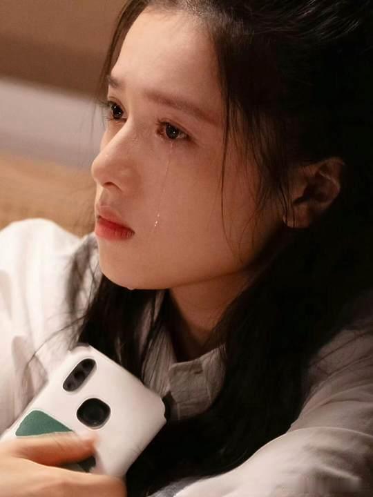 张婧仪回忆坐在地上爆哭让张婧仪爆哭的事是什么席地爆哭是张婧仪和自己情绪和解的过程