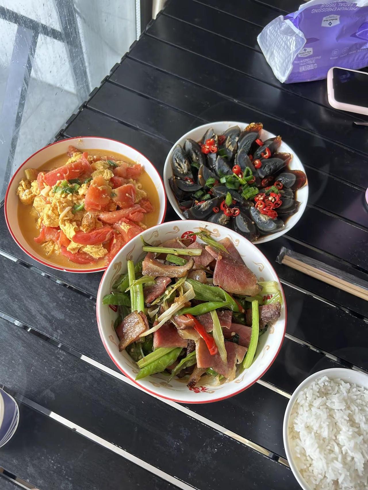 条件不允许，家里就这些了随便吃，买菜开车还要8公里