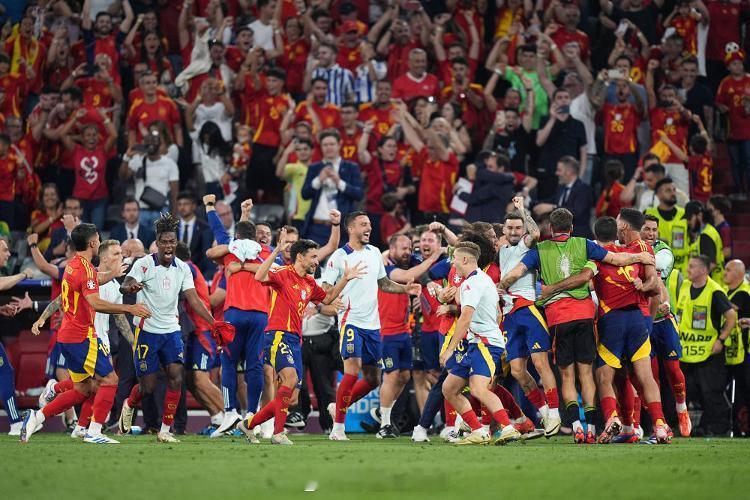 #欧洲杯# 7月14日，2024年欧洲足球锦标赛将迎来终局之战。英格兰队与西班牙