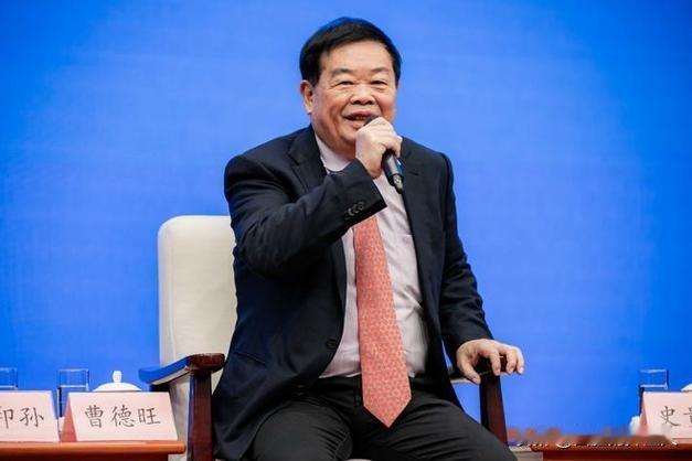 玻璃大王曹德旺在车博会上说道，我喜欢宾利，400多万，太贵！我坐不起。可他转身却