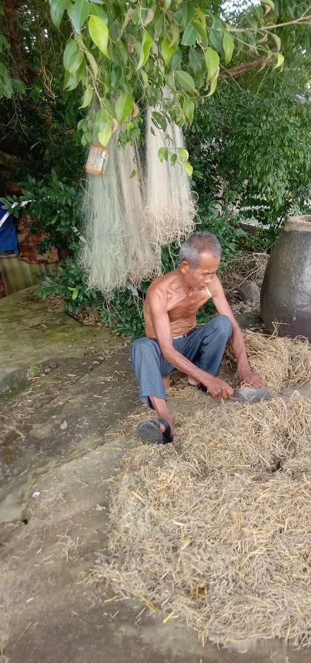 在海南农村里的老人，几乎一生都不到医院定期体验，却都活都九十多岁。
随着生活越来