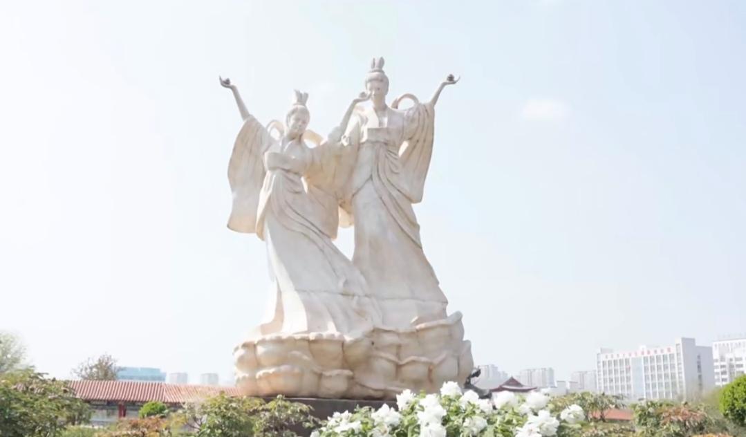 游菏泽牡丹园记
谷雨将至，春风带着温润的暖意，吹遍齐鲁大地，也吹开了菏泽曹州牡丹