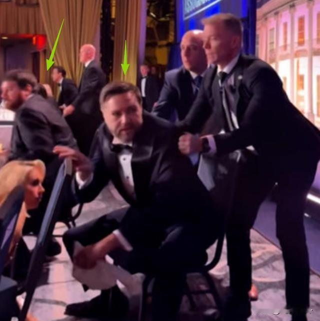 刚刚，白宫晚宴枪声炸锅！特朗普死里逃生，现场吐槽：当总统太险，早知道不参选了
 