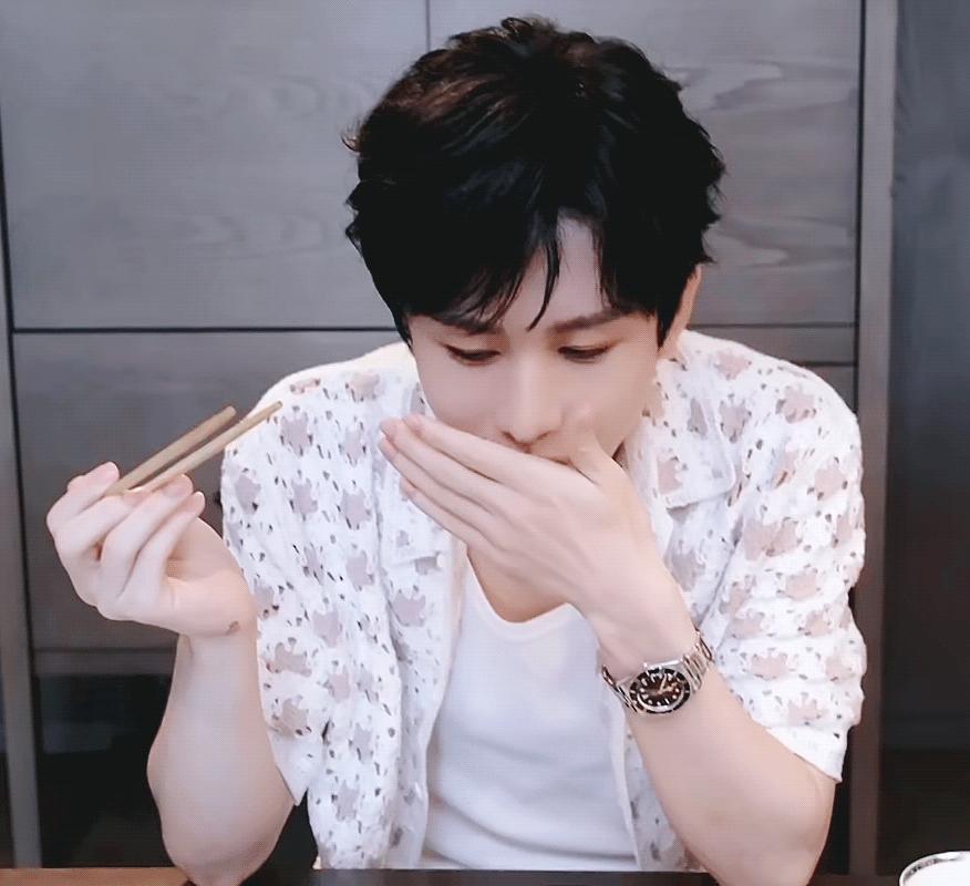 成毅成毅狩谎cy成毅林彦廷祝傅诗淇小朋友六一儿童节快乐！今天有新鲜淇吗？想再看一