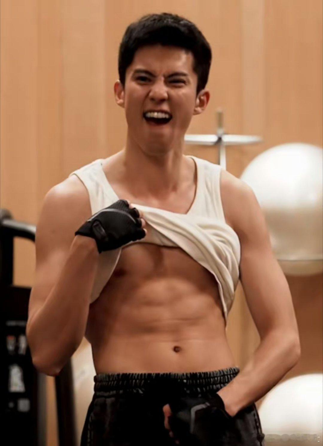 #王鹤棣素颜健身#这不艾特虞书欣合适吗？ ​​​