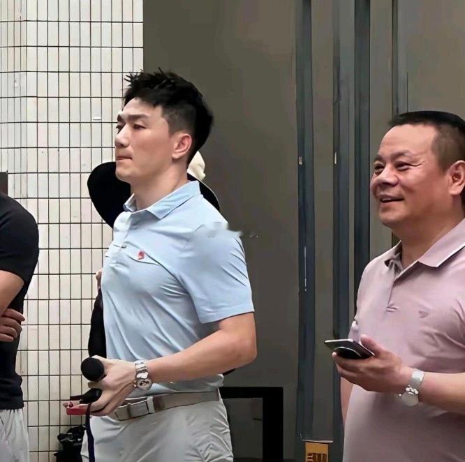 偶遇张馨予的老公，也没有那么帅。 