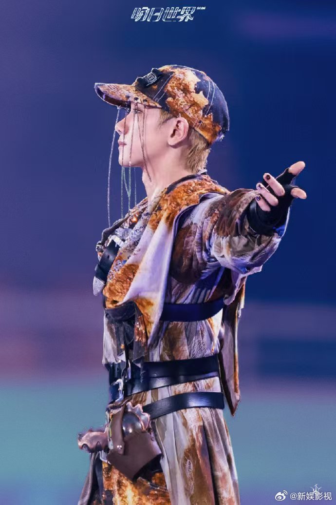 汪苏泷和声老师演够了让我演两集汪苏泷你俩有点暧昧了 双向互动特别有爱，牵手画面氛