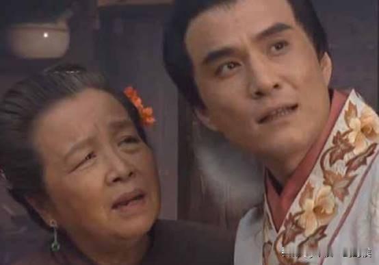 西门庆收买了王婆，让她帮忙邀请潘金莲来家里做针线活。
在王婆的家里，他费劲九牛二