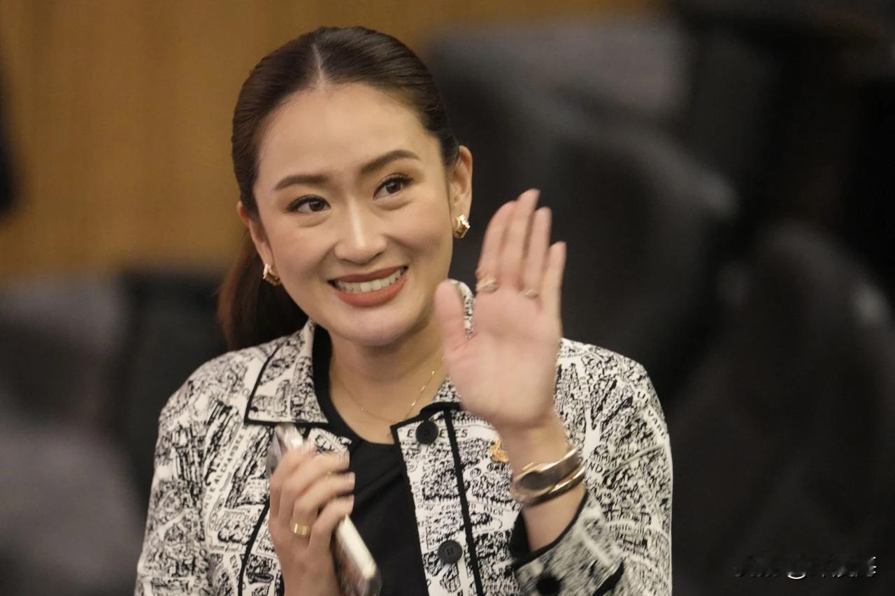 上任不满一年，泰国总理被勒令解职，前总理女儿成最大赢家

8月16日，泰国为泰党