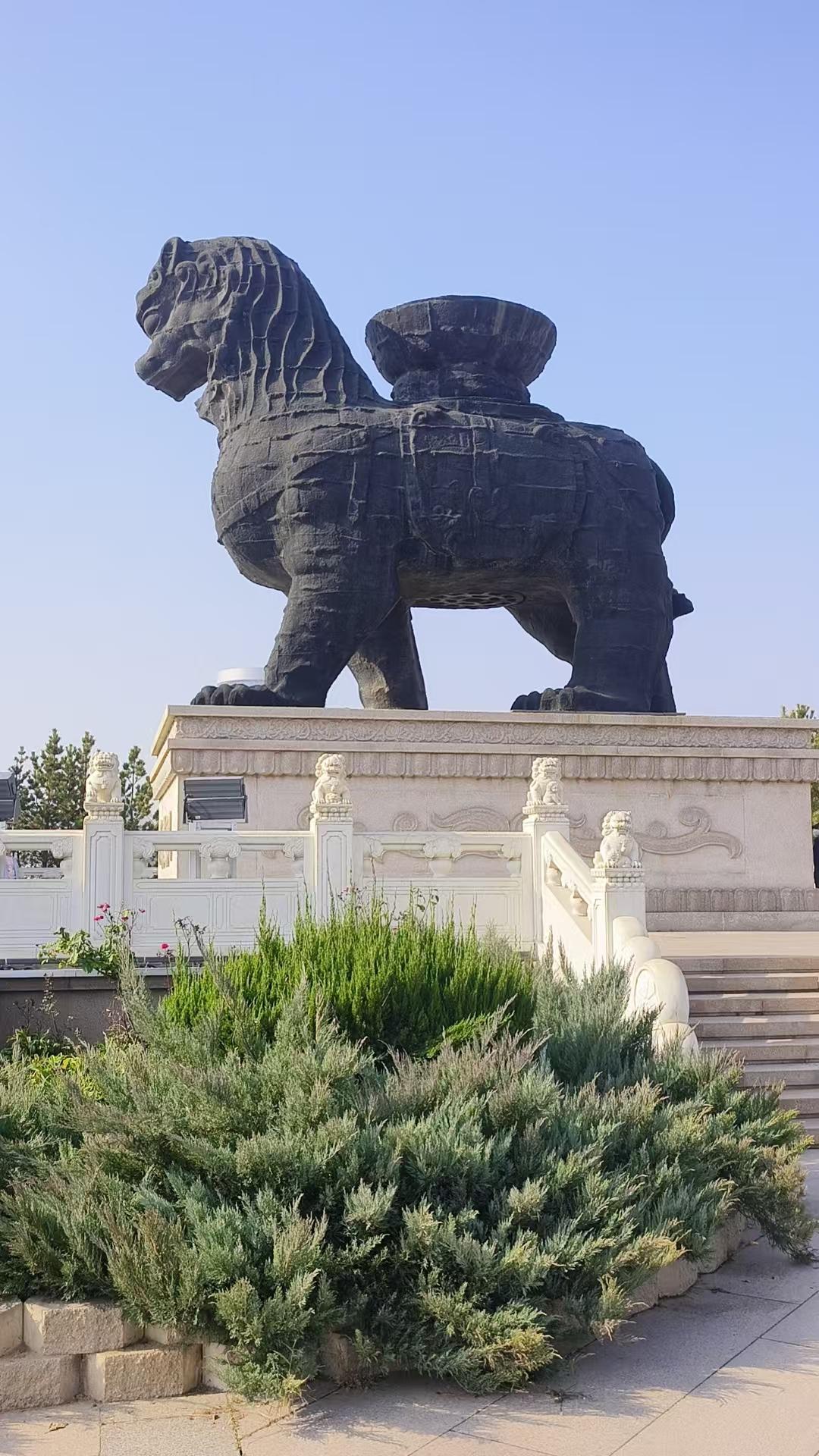 我们沧州原来是一片海，因为常年闹水患所以铸造了这一头铁狮子压制四方妖魔鬼怪不再作