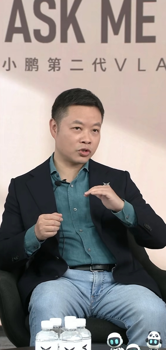 小鹏总和智驾负责人刘先明搞了场直播，专门解答大家对第二代VLA的问题，还把推送时