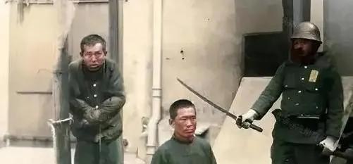 “杀中国人比杀一只鸟还要轻松愉快，我们得到了中国的首都，也得到了首都的女人。”这