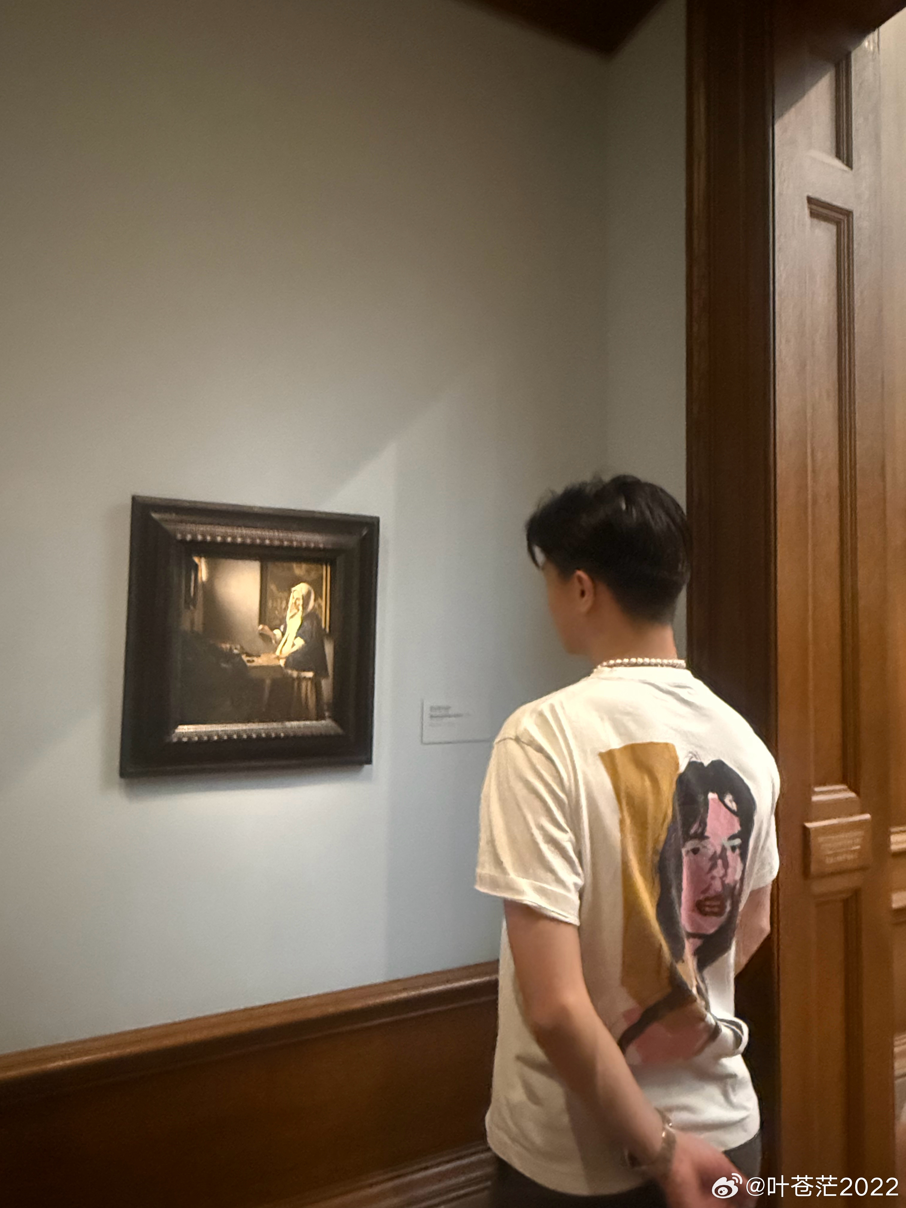 国家美术馆，一进门小同学说：“我的税钱在这儿，我感觉好一点。”他的意思是国家从他