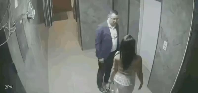 这是真夫妻吧，太恩爱了