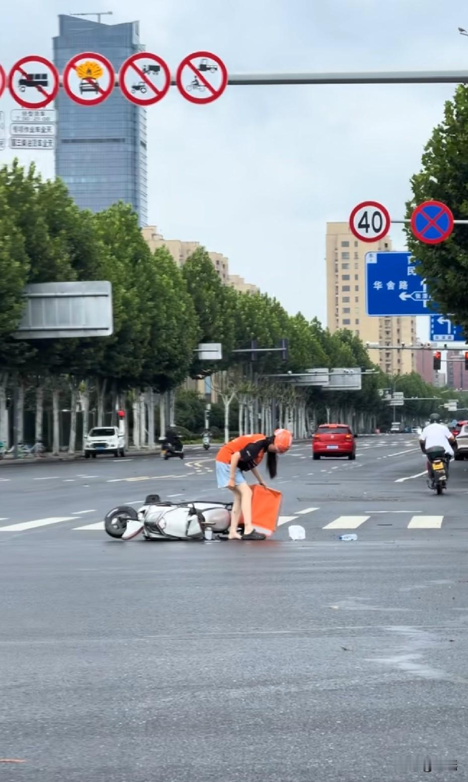 大学生体验生活吧，这么白