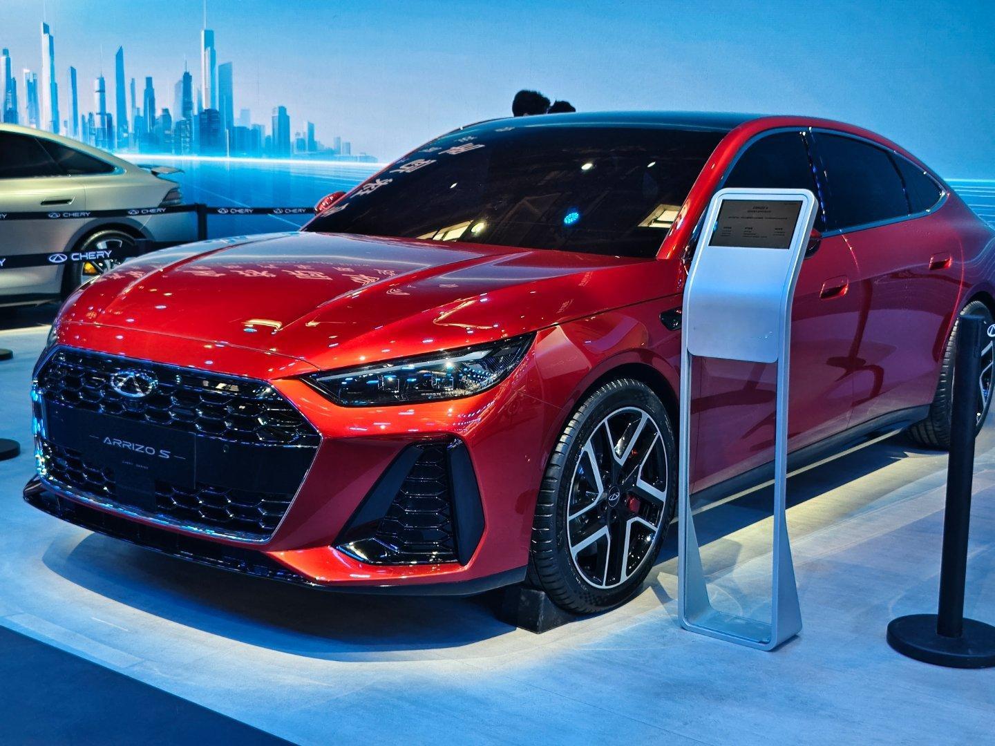 奇瑞Arrizo s概念车，有种熟悉的感觉流线型外观，带点溜背。车子的话，有种一