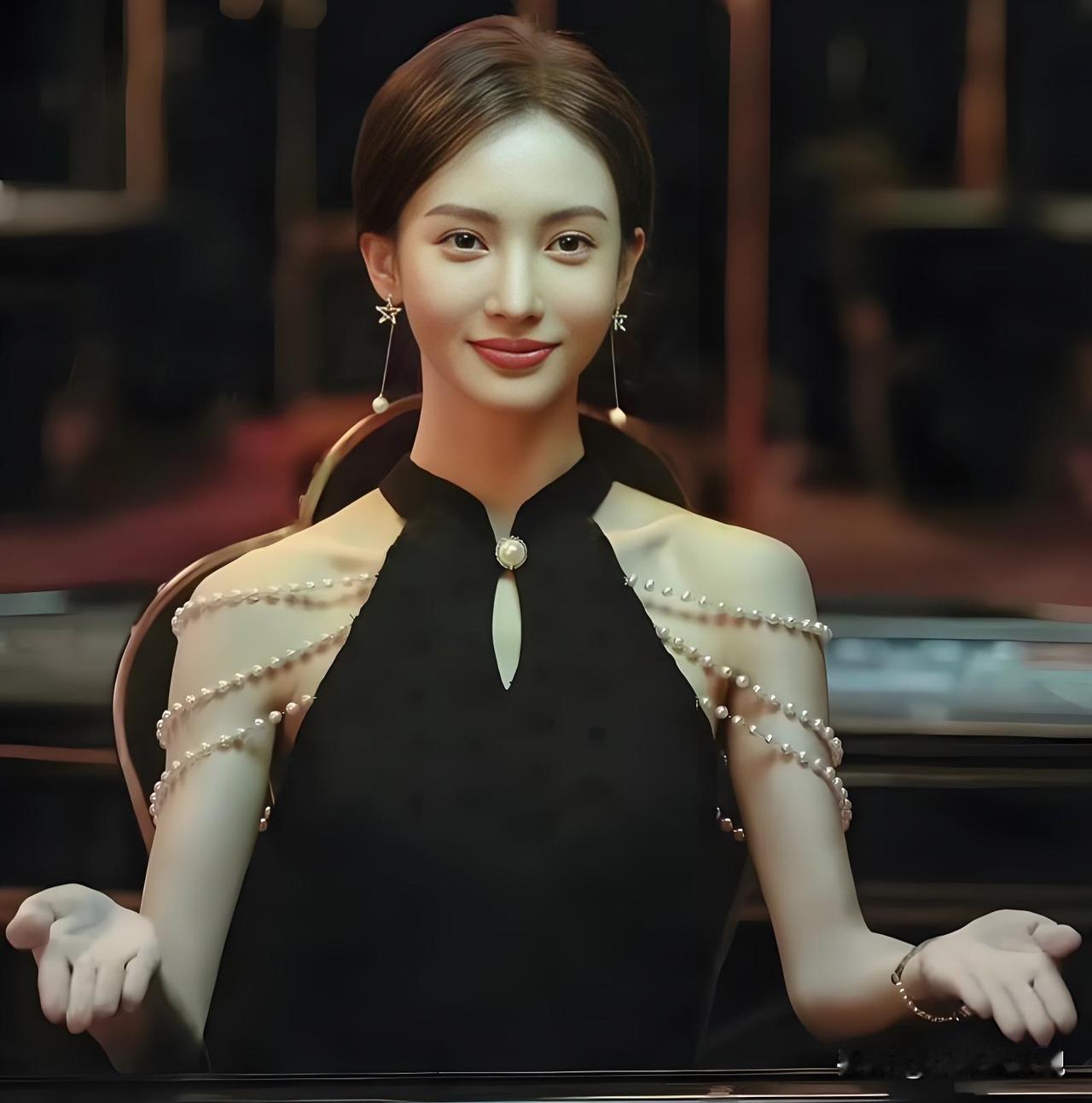 交警辟谣“监控拍到金晨驾车”，背后话题更值深思

这两天网上疯传“监控抓拍到金晨