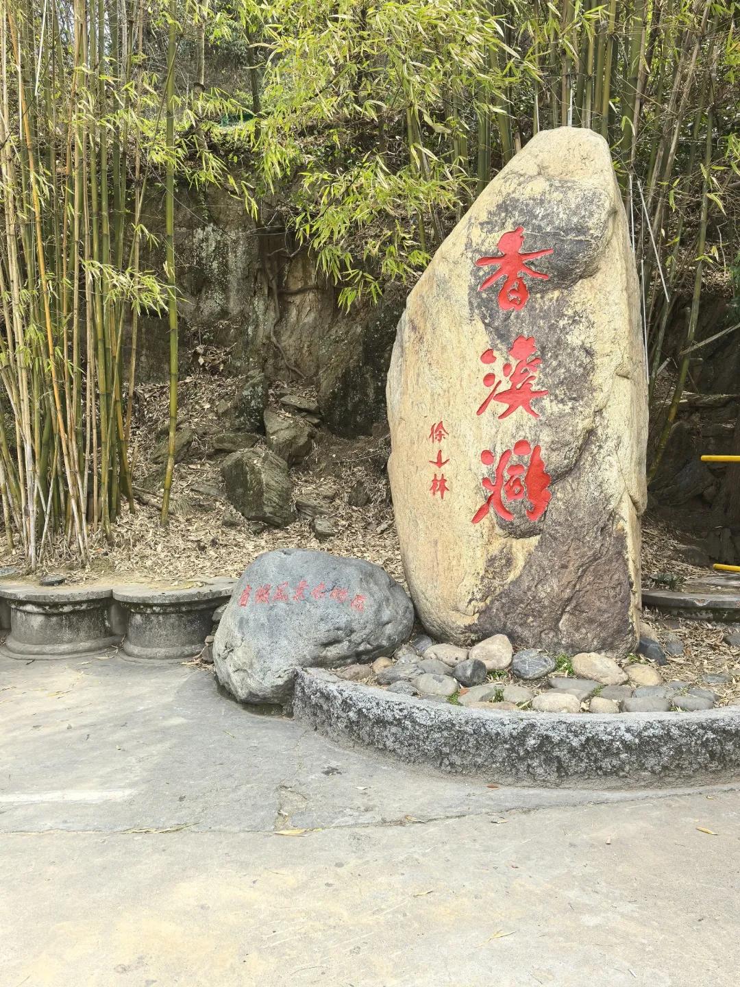 这个周末有点特殊，很不容易亲人相聚在安康美丽的香溪洞亲人家中，感受着这独特的山间