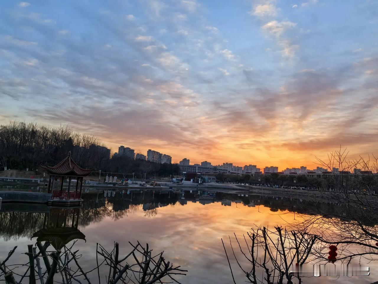 随手拍一张朝霞朝霞。随手拍，记录美好瞬间 宝哥摄记