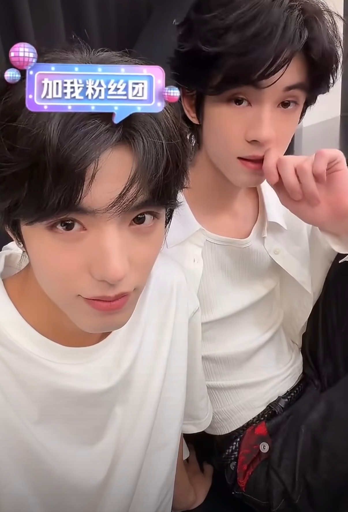 两位爱豆跳舞跳的累够呛😂 ​​​