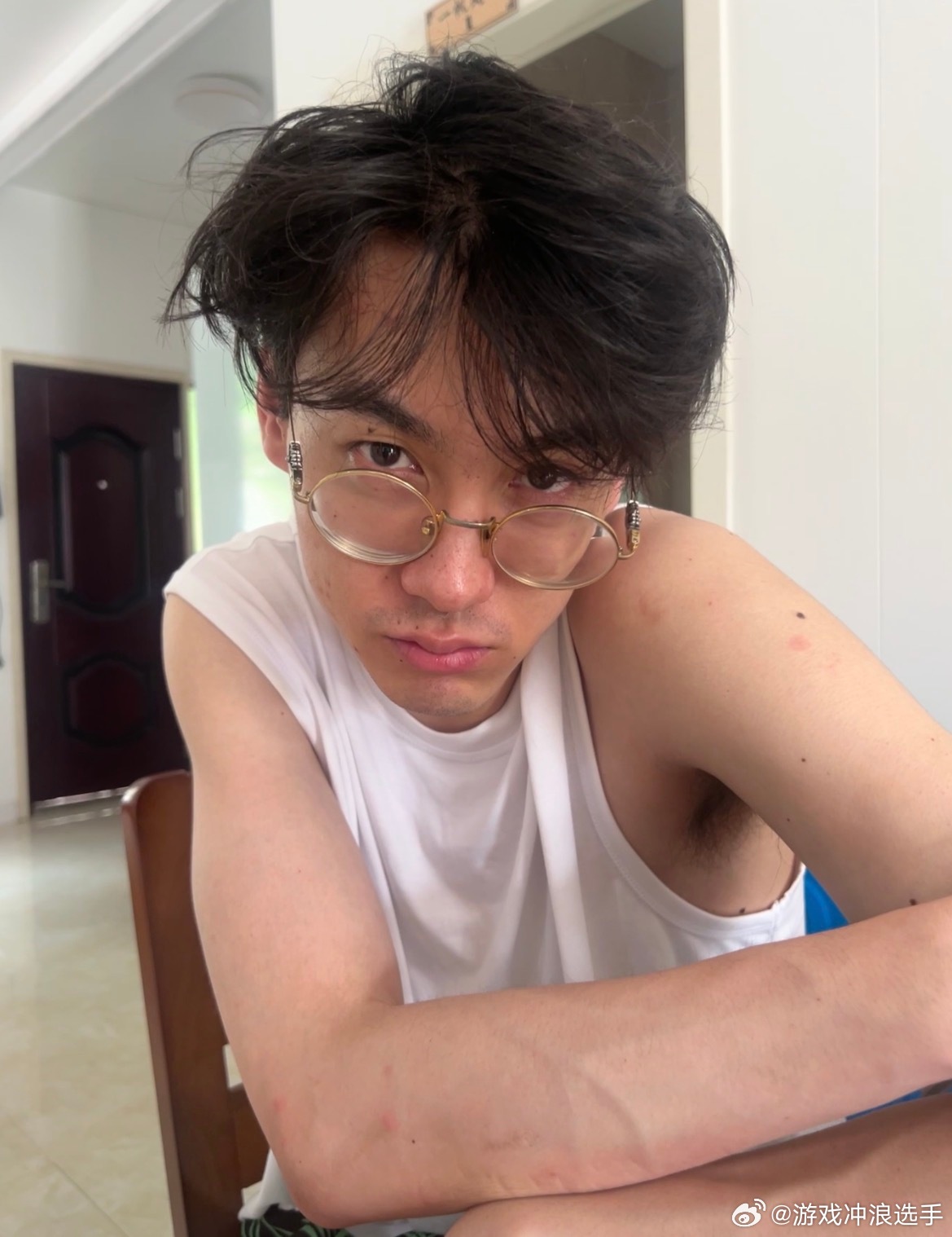 九成美发田栩宁素颜田栩宁口呼吸 啊这照片真的不是P的吗？感觉跟网上他的照片差别好