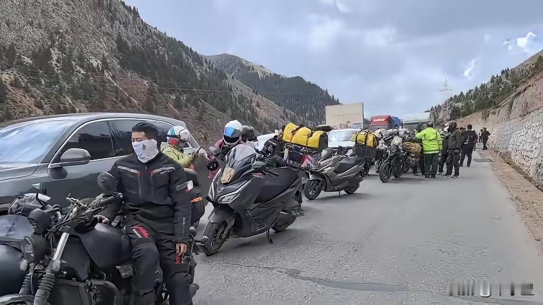 这铁血情怀，受张雪机车最近火出圈影响，全国众多摩托车主选择骑摩托车进藏，进藏公路
