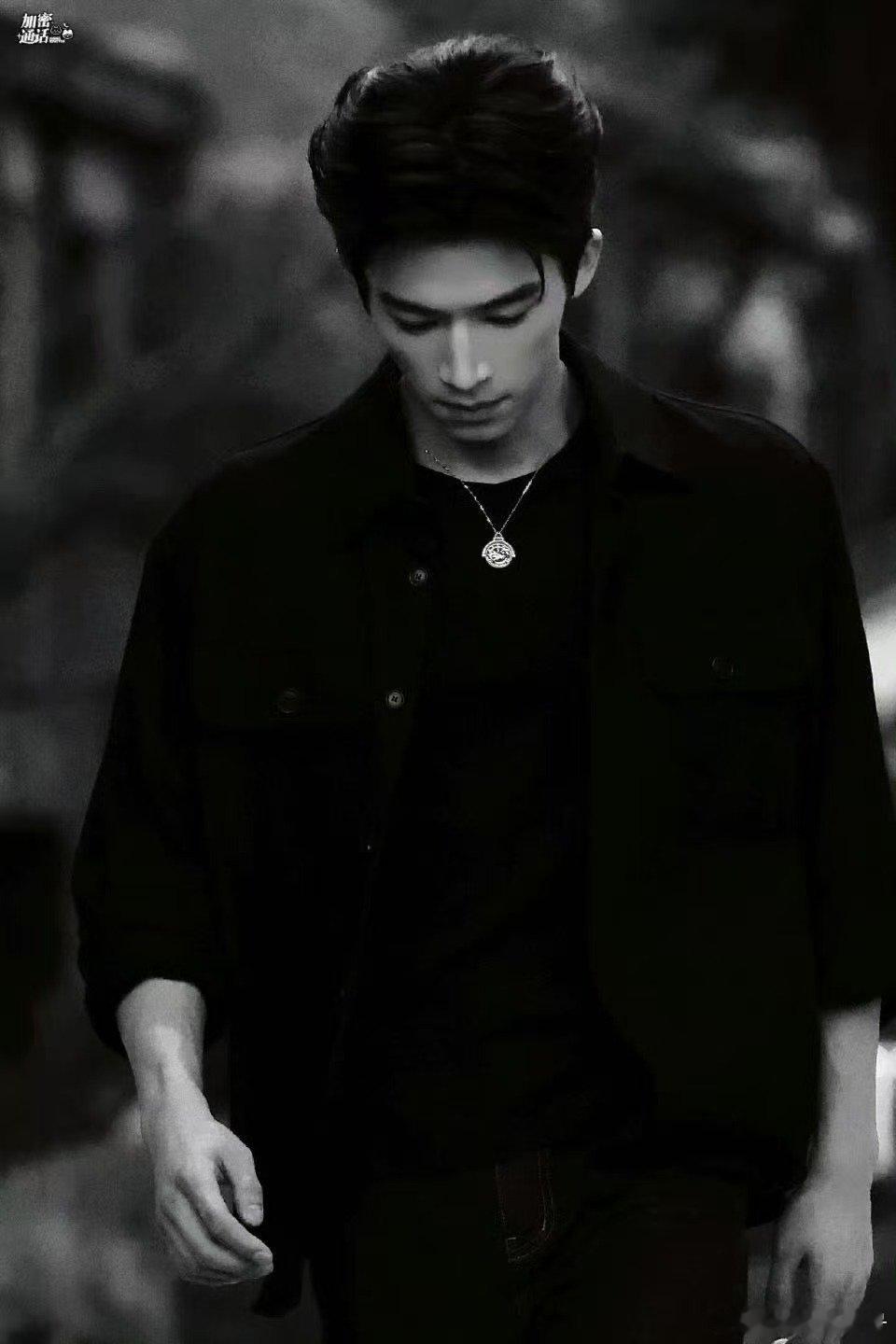 王星越告白首支预告 王星越周京泽的女友视角 被周京泽帅晕在预告里！王星越表现力超