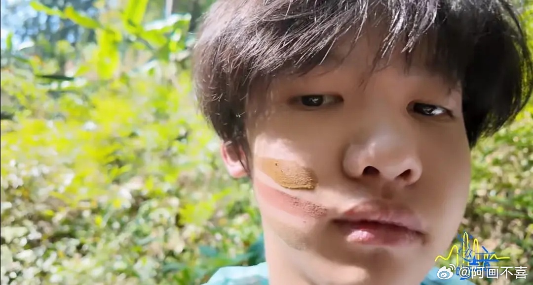 张奕然还打算继续做爱豆吗 我收回之前对他的怜爱 感觉他待遇差也不无道理孩子不想干