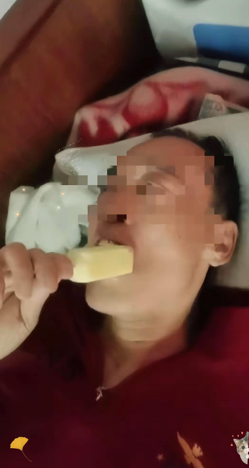 肺癌晚期想吃根冰糕被拒，老人馋冻梨遭阻拦——所谓的“为你好”，有时真的太伤人！