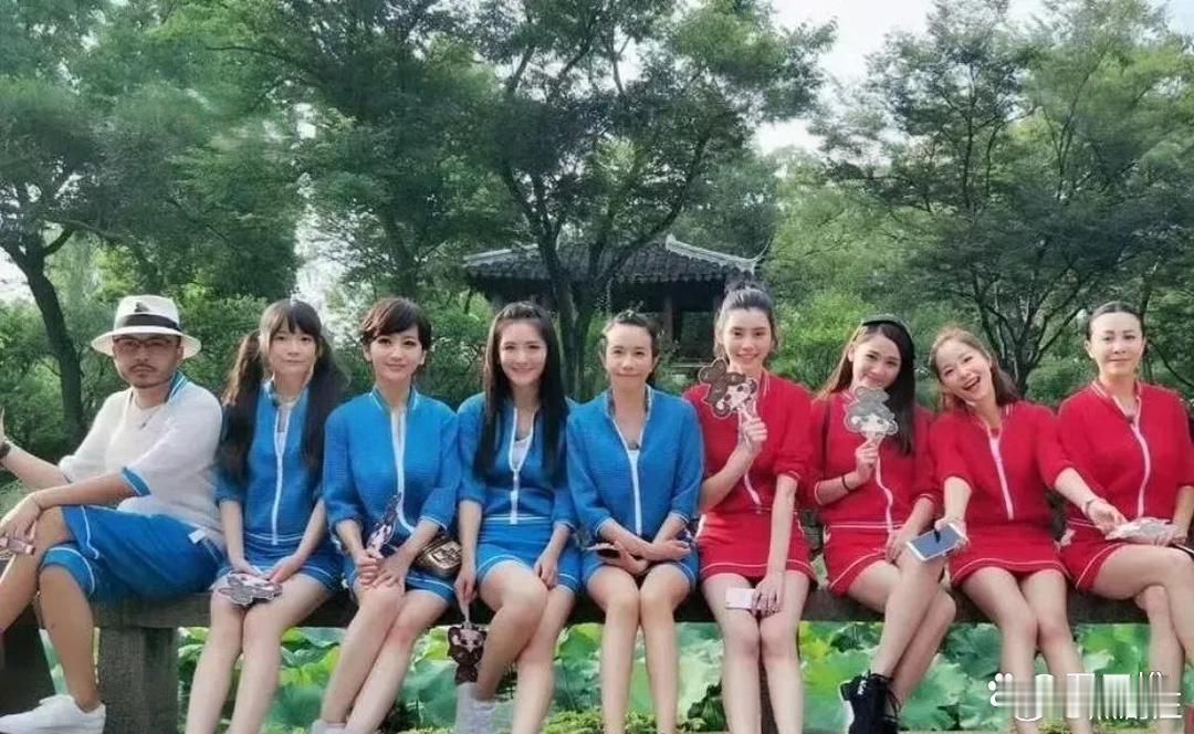莫文蔚﻿⁠‌那双腿是‎‍真‎‌﻿没‏得‍‏‏说，‎‎连超模﻿奚梦瑶坐她旁‌‏‍边