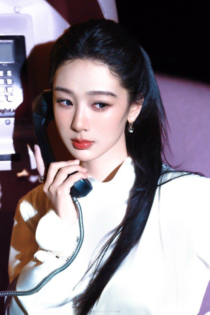 杨紫玉兰花开君再来 💜杨紫董竹君 我愿红线永相系，自此经年，江湖之远，只因你。