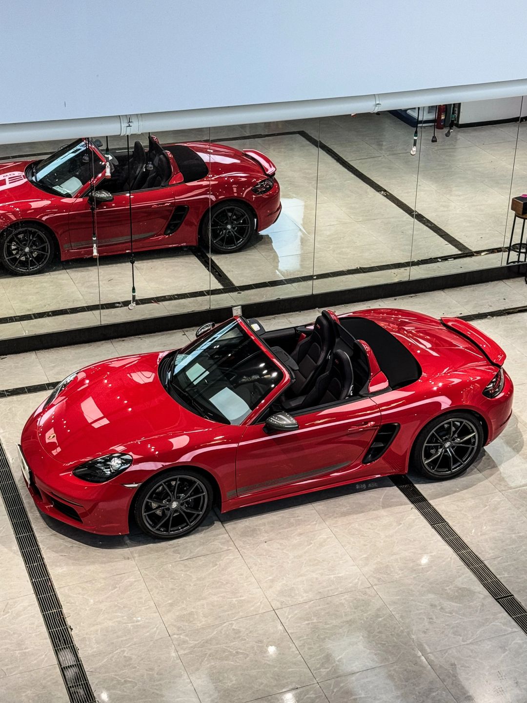 一口不喝，妹子自己会醉的保时捷718