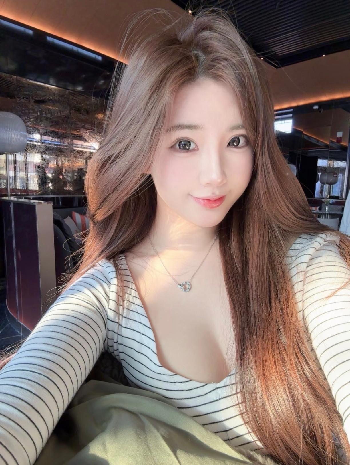 性感不是露，是女人独有的韵味，穿得恰到好处最迷人。