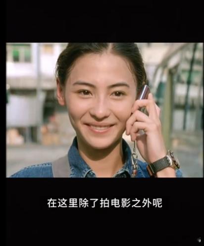 张柏芝说香港一步就是一部电影 听张柏芝讲香港的拍戏点滴，眼神里全是光，这座城市的