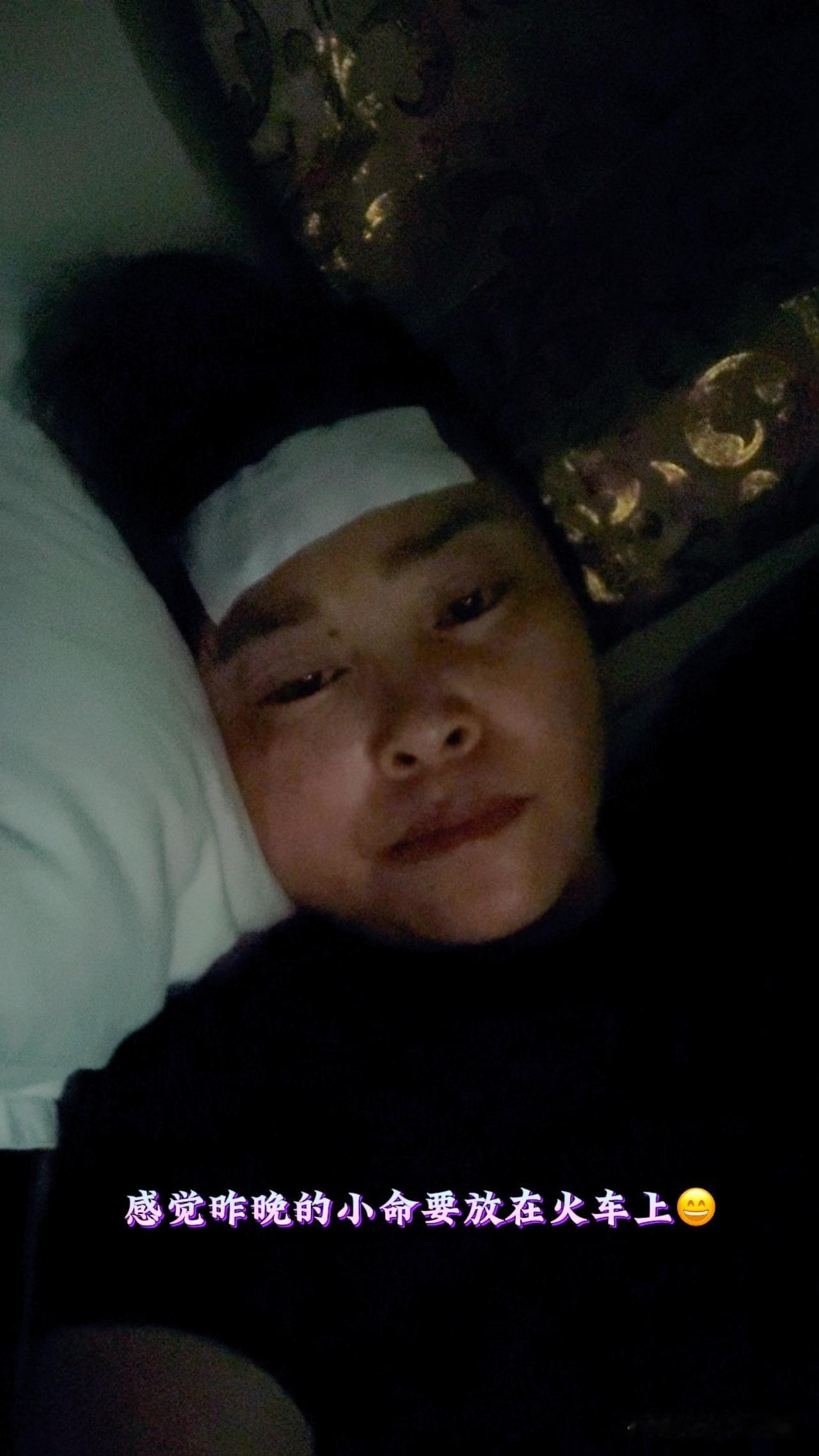 去北京18个半小时火车，返回来买的快点，16个半小时，在返回途中菲妈难受极了，浑