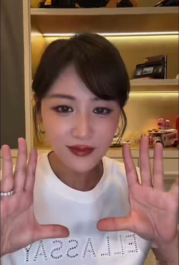 果然优秀的人更努力，叶一茜为舞台默默减重5斤，这份敬业太圈粉了！叶一茜来浪姐瘦了