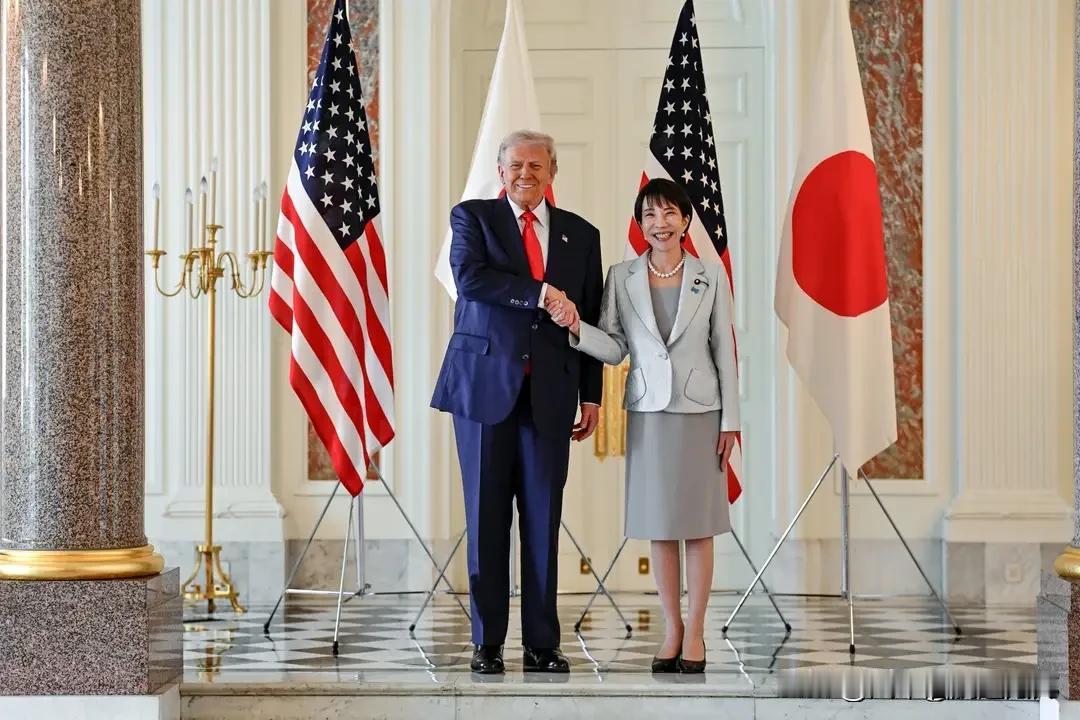 高市早苗这回，怕是真的品出滋味了。
G7峰会上她上蹿下跳替美国站台，逮着机会就炒