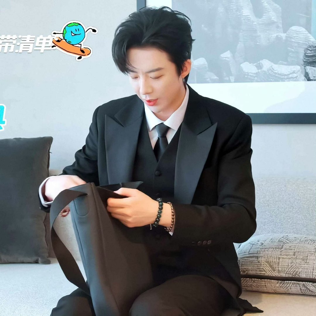 带了四大箱衣服，主要是穿啥都好看，就得多带，多穿刘宇宁这是出国不是搬家摩登兄弟