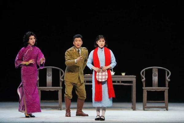 由张慧芳、杜镇杰、谭正岩、康静、韩巨明等主演的京剧《野火春风斗古城》，将于10月