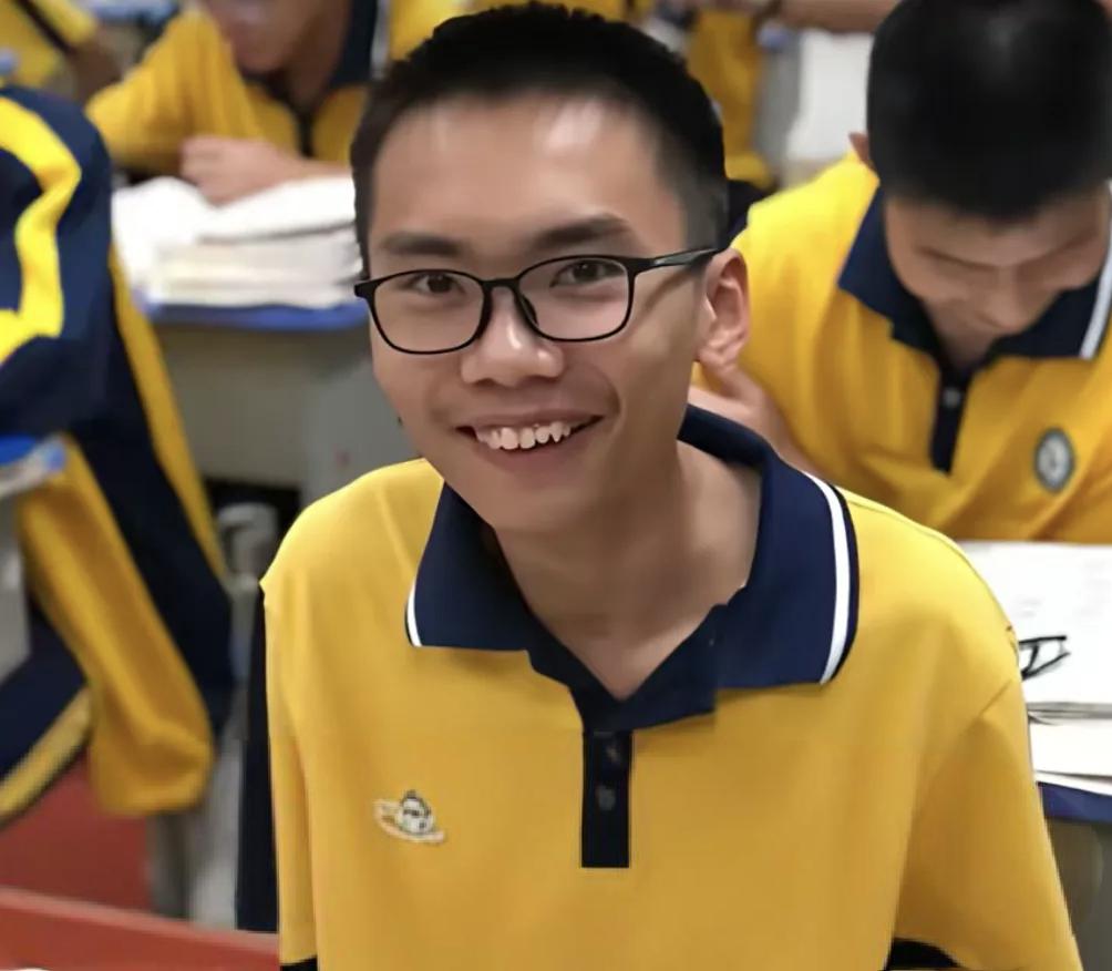 喜报刷屏！吴川三柏李氏学子拿下湛江唯一全省前十屏蔽生，就读廉江实验学校
 
20