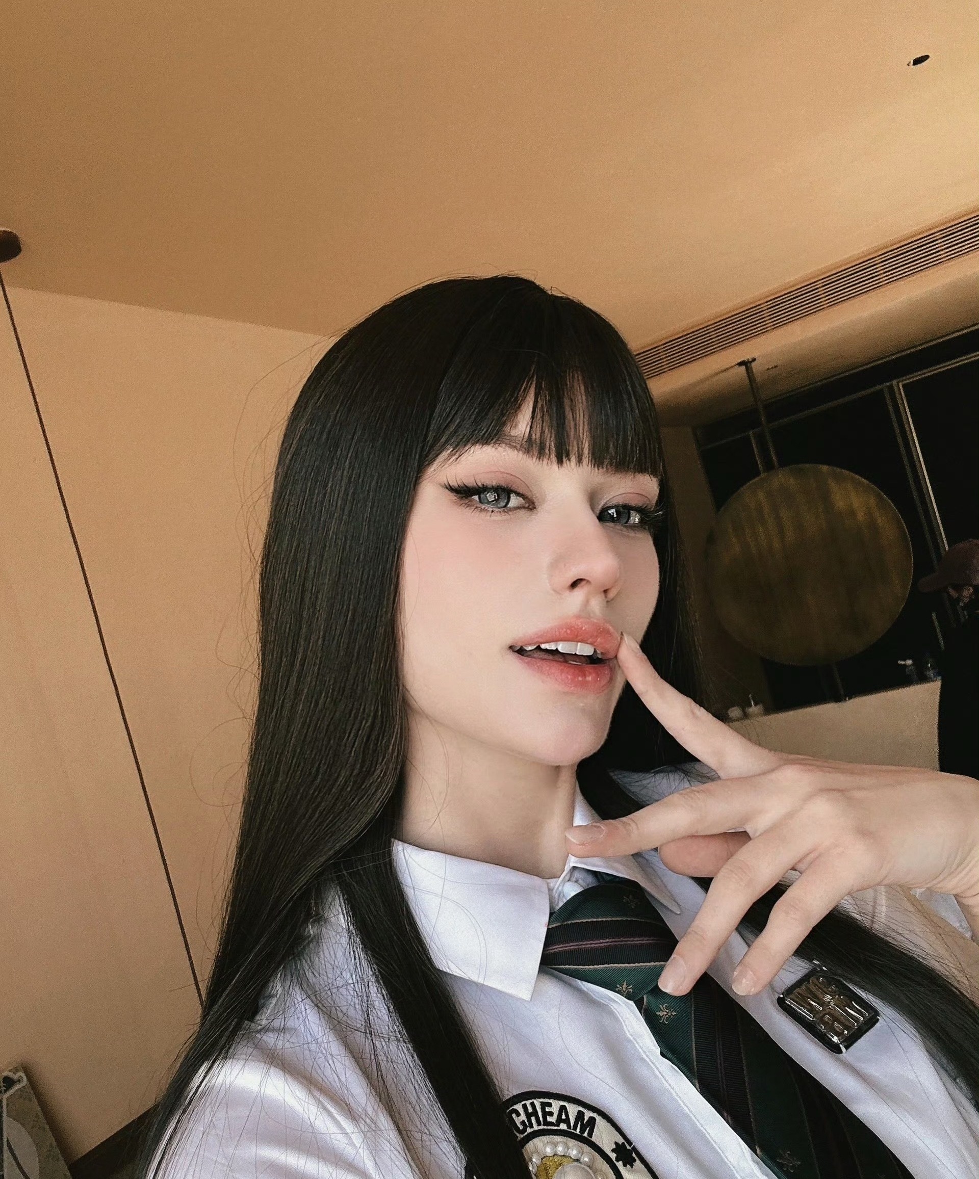 卡琳娜站姐喊话浪姐管好工作人员我对她的印象还停留在cos很还原身上这件事应该是假