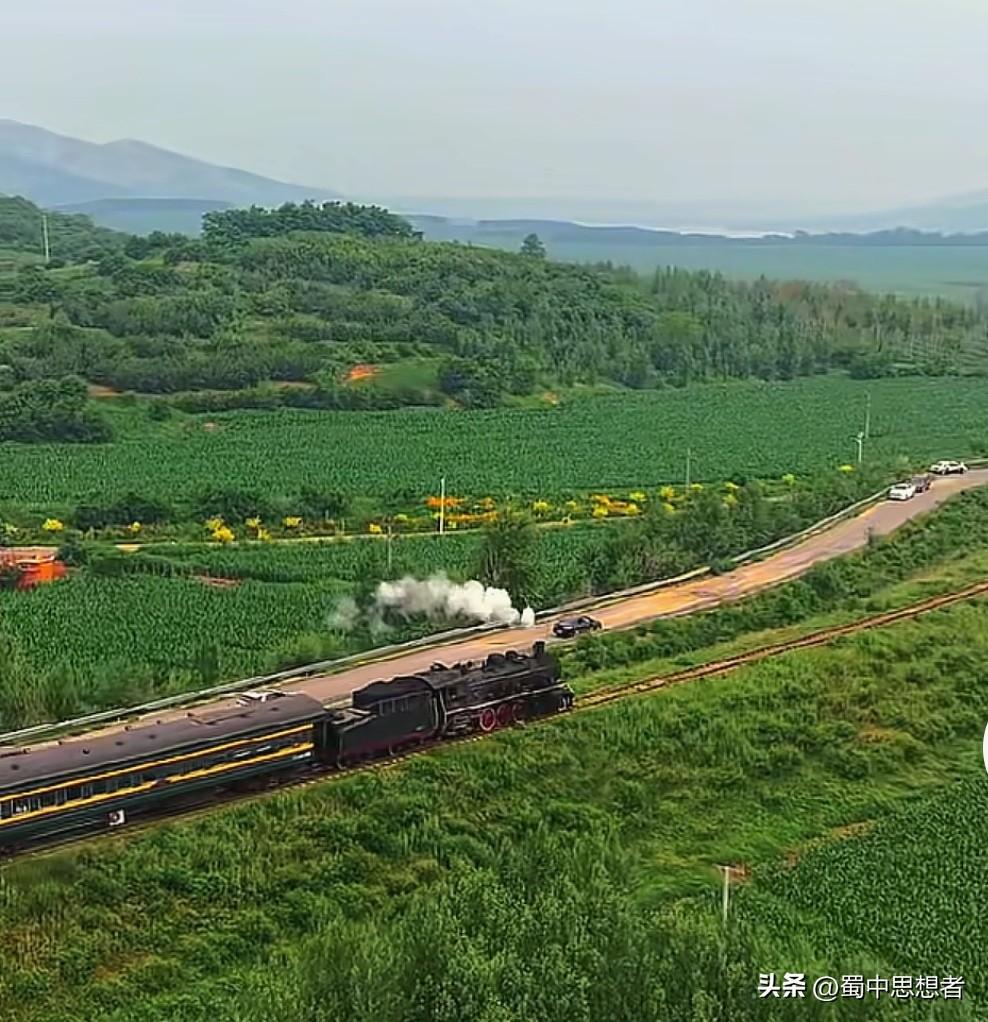 这种火车如今还有吗？乘坐它可是我少年时代最美妙的体验。那气势，何其雄浑！如今看来