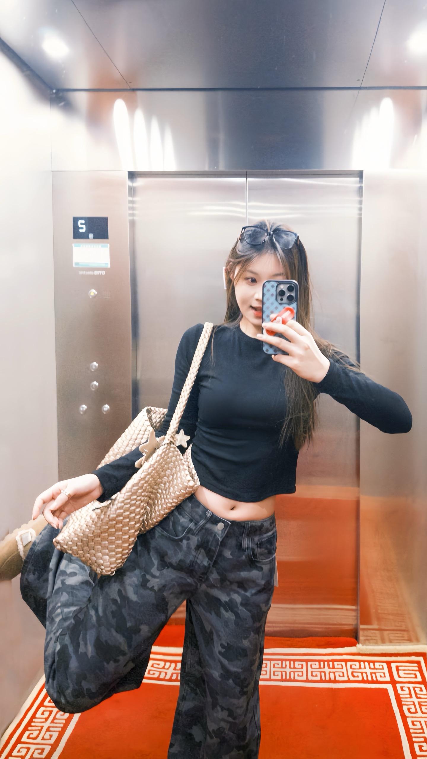 我在别人眼里是本难懂的书 但我悄悄给你留了一页最简单的图画