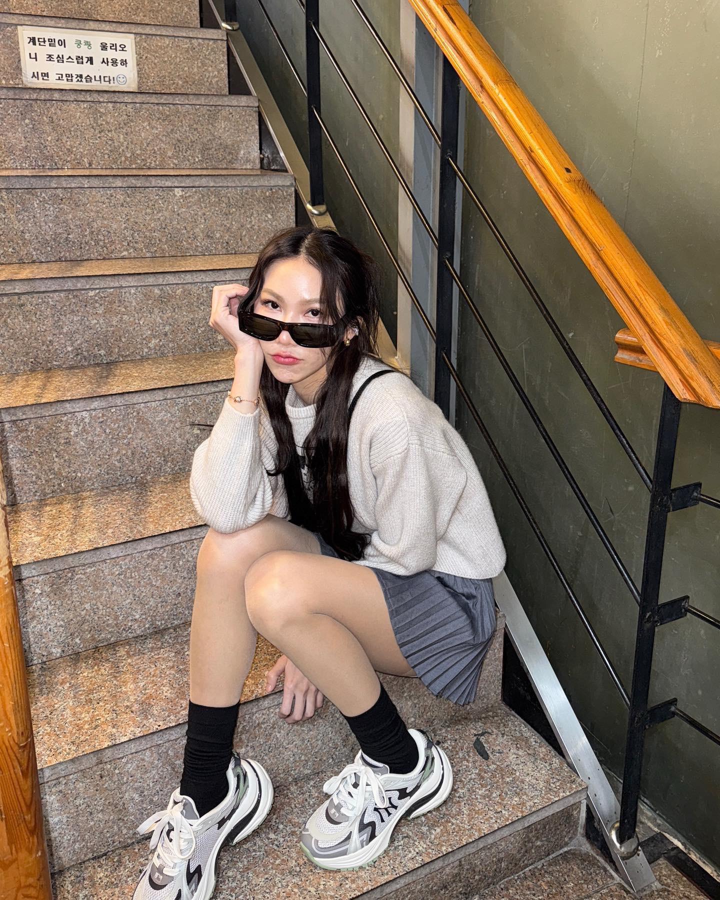 回去告诉你妈 有两个韩国少妇。想给你一个家