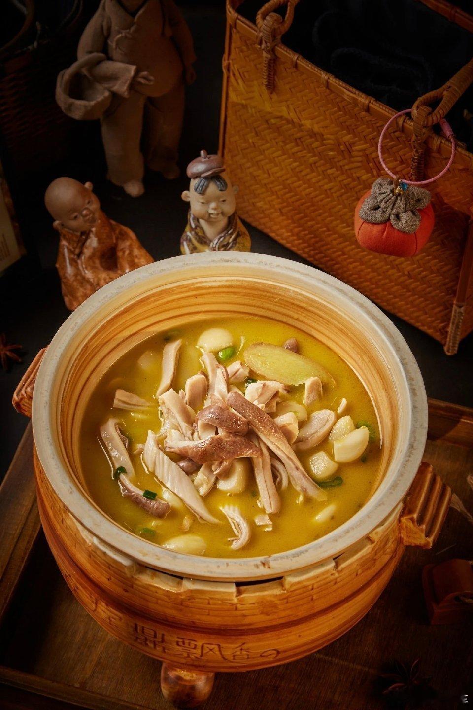 安徽就不参与南北之争了 安徽真的是融合了南北的优势，安徽菜真的是融合南北的风格～