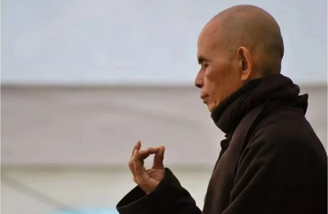 一位智者说：
“不管有事没事，
我们都应该出去走走，
哪怕没有目的地，
也没有关