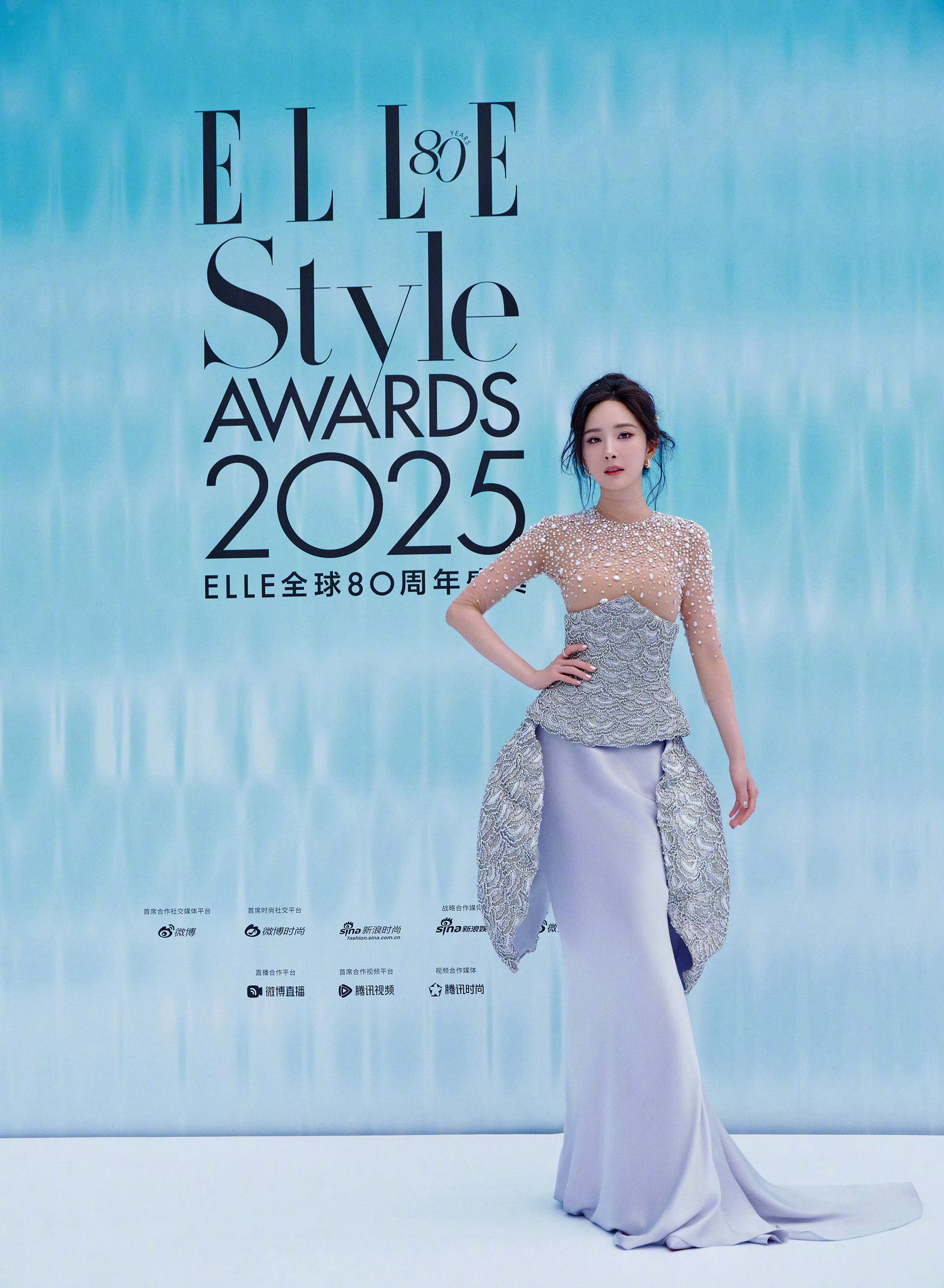 杨幂受邀参与ELLE风尚大典活动，演绎Miss Sohee 2025春夏系列高定