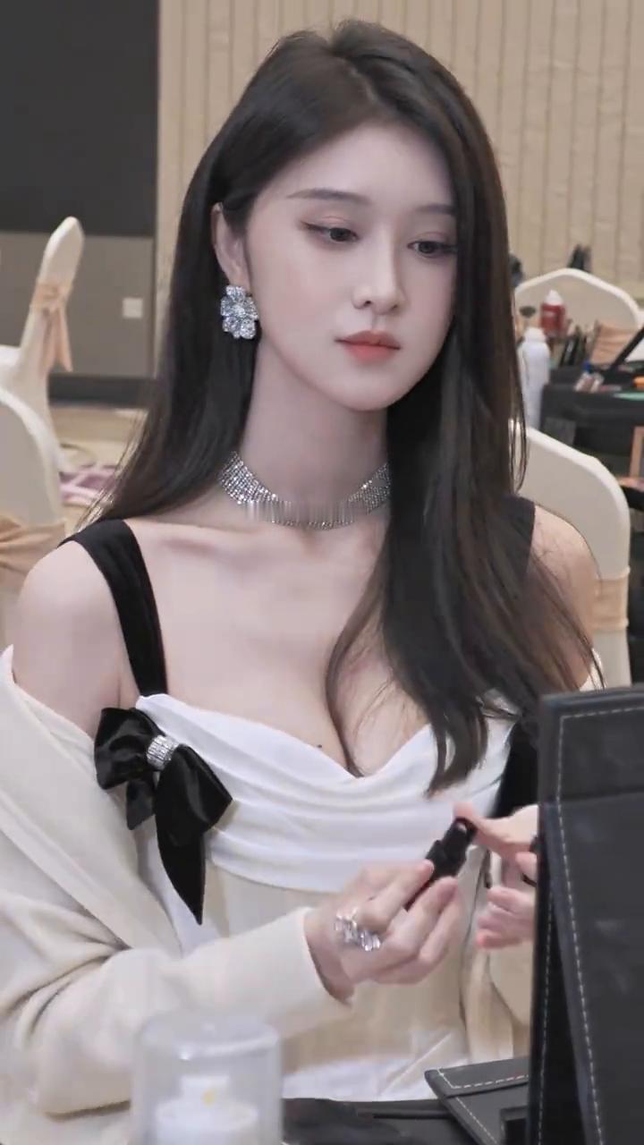 不是美女，我是女汉子。最喜欢拍女汉子。