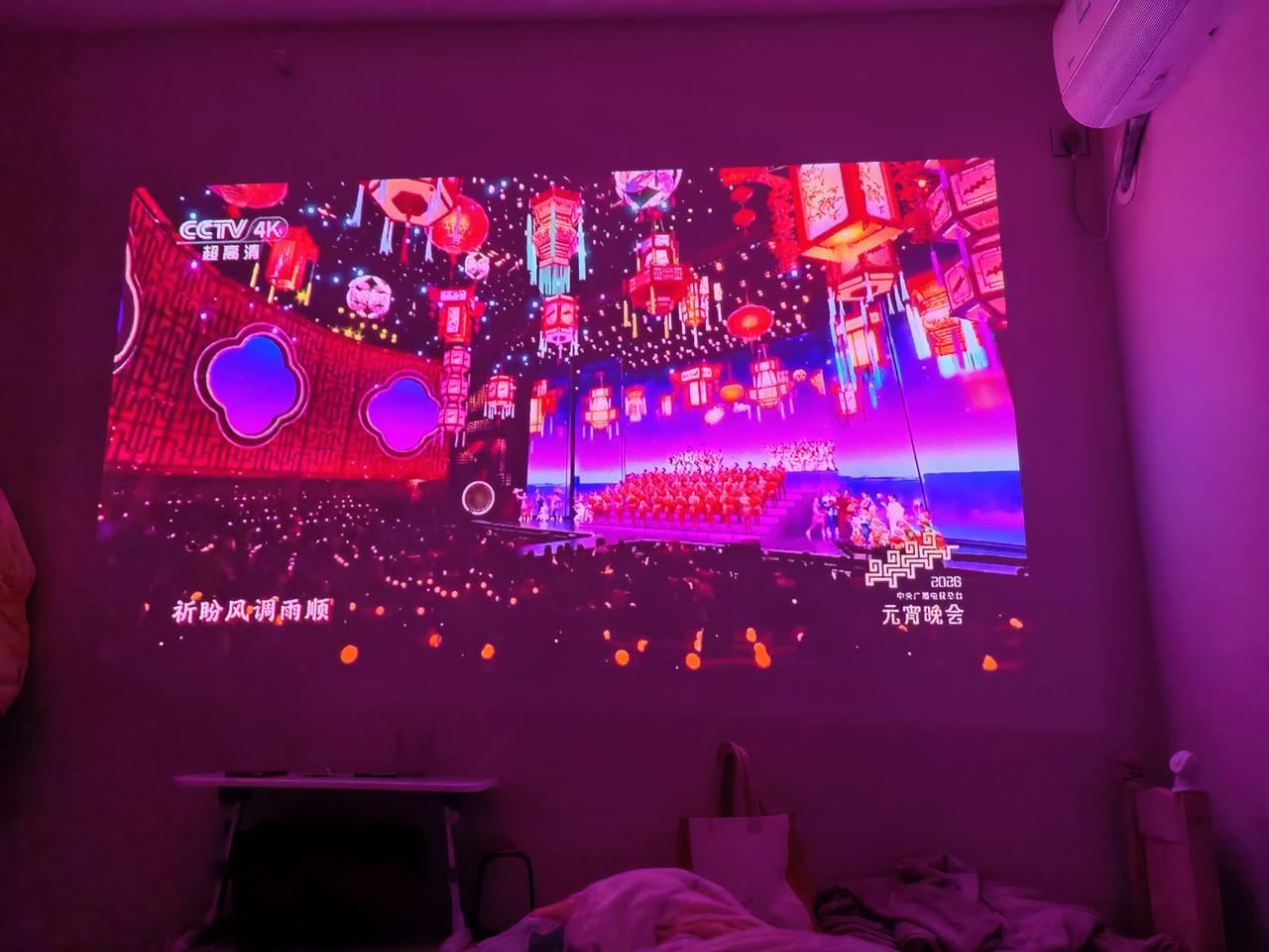 只因生于和平华夏！

手里捧着热汤圆，窗外是万家灯火，这样的日常，竟成了此刻世界